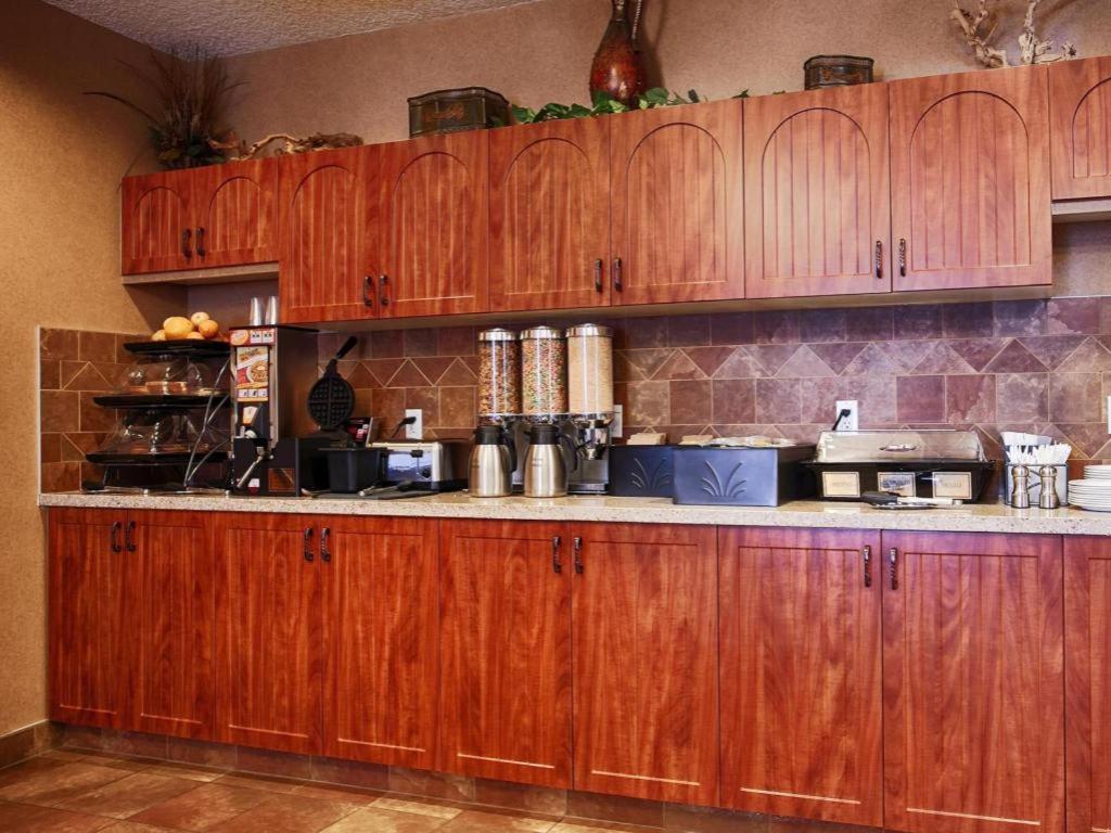 Best Western Diamond Inn Three Hills Exteriör bild