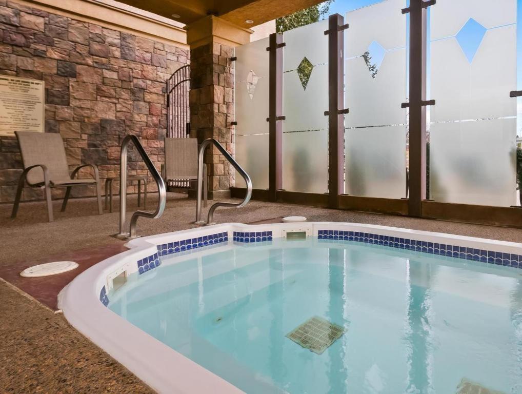 Best Western Diamond Inn Three Hills Exteriör bild