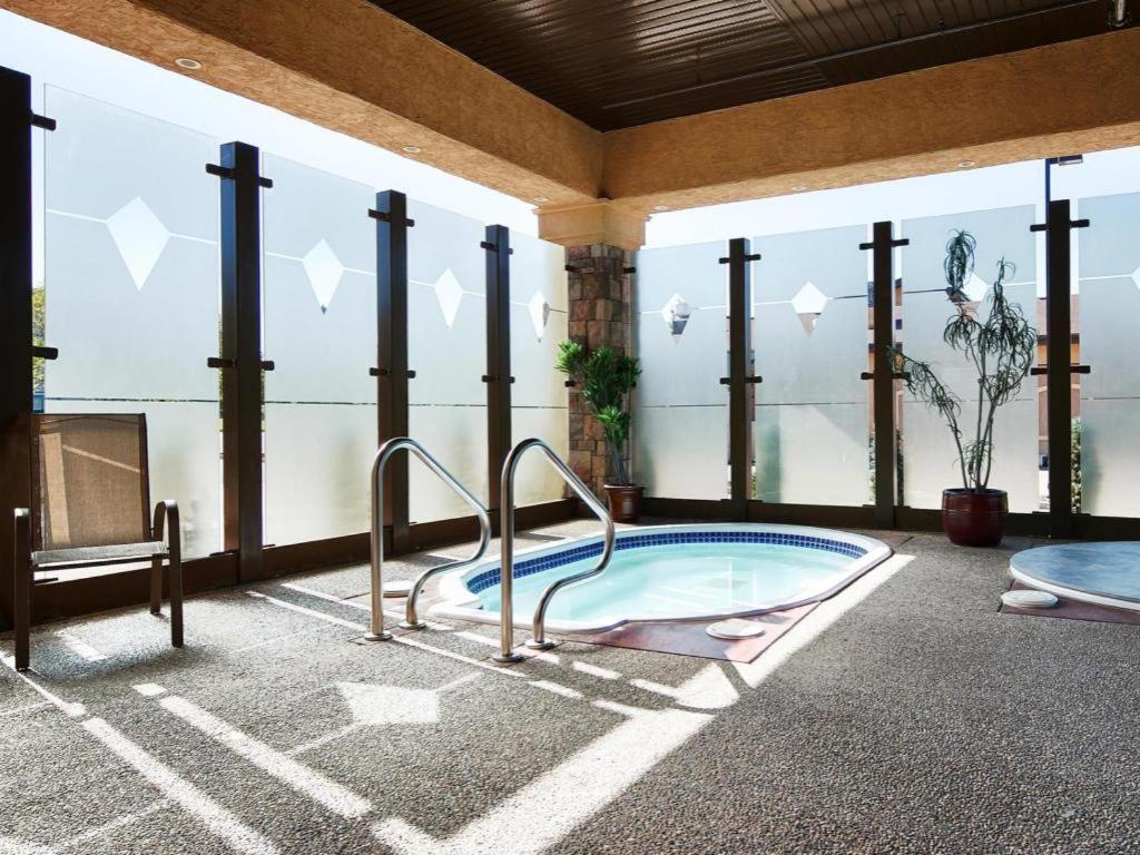 Best Western Diamond Inn Three Hills Exteriör bild
