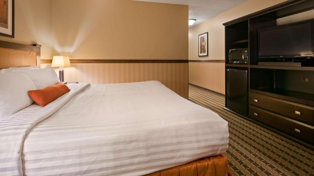 Best Western Diamond Inn Three Hills Exteriör bild